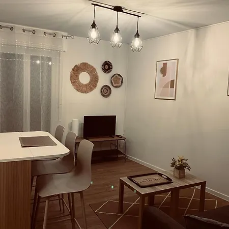 Moderne Wifi Fibre Et Parking Privé Gratuit Avec Balcon Et Ascenseur