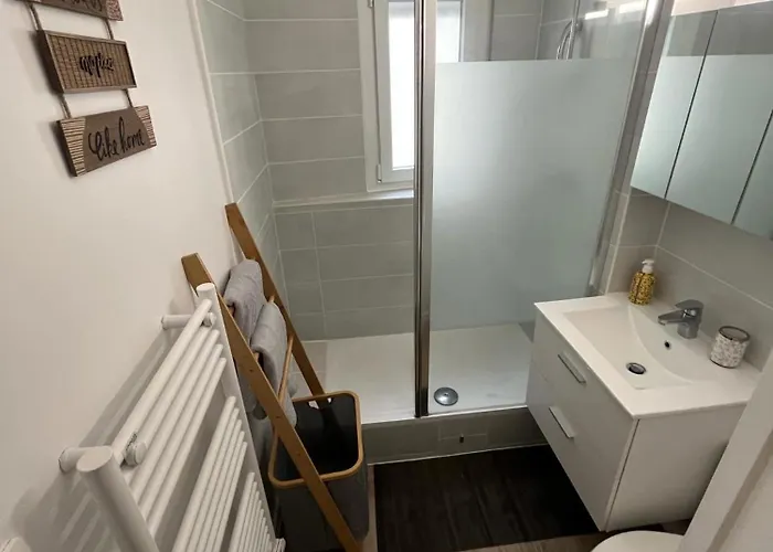 Apartamento Moderne Wifi Fibre Et Parking Privé Gratuit Avec Balcon Et Ascenseur