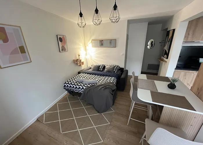 Apartamento Moderne Wifi Fibre Et Parking Privé Gratuit Avec Balcon Et Ascenseur