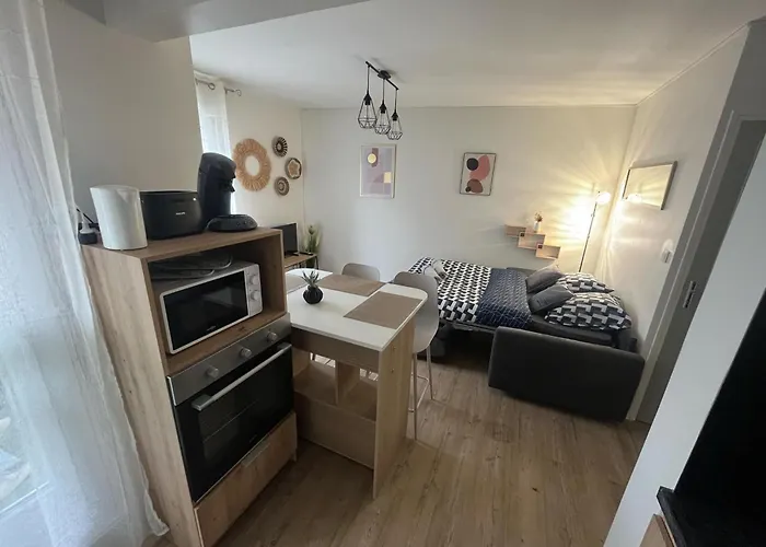 Moderne Wifi Fibre Et Parking Privé Gratuit Avec Balcon Et Ascenseur