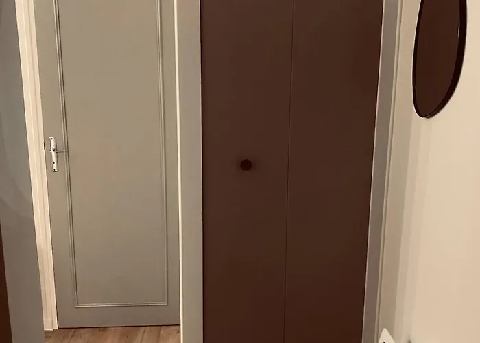 Moderne Wifi Fibre Et Parking Privé Gratuit Avec Balcon Et Ascenseur